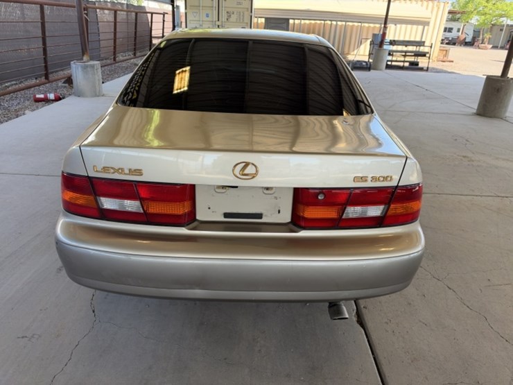 1997-lexus-es300-sdn-image-8