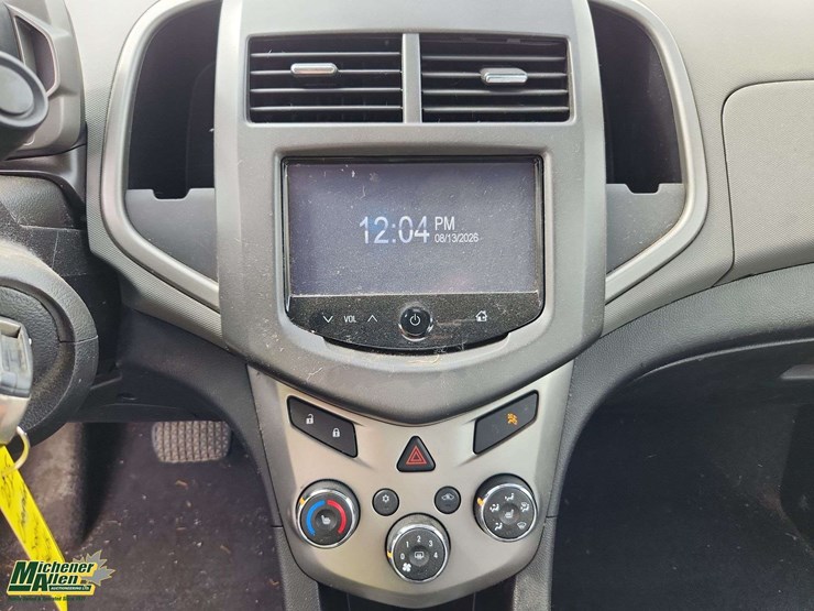 2015-chevrolet-sonic-lt-image-22
