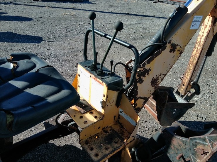 cub-cadet-408-backhoe-attachment-image-3