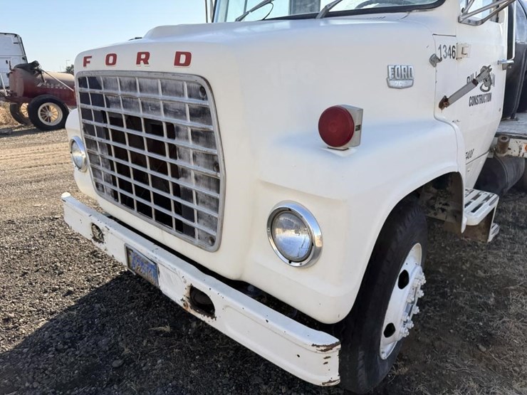 ford-f700-image-8