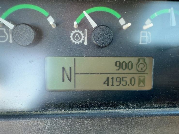 2017-deere-410l-image-30