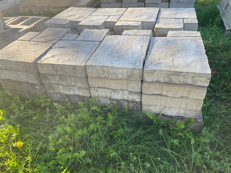 #3188-•-(2)-pallets-of-decorate-concrete-landscape-pavers-image-9