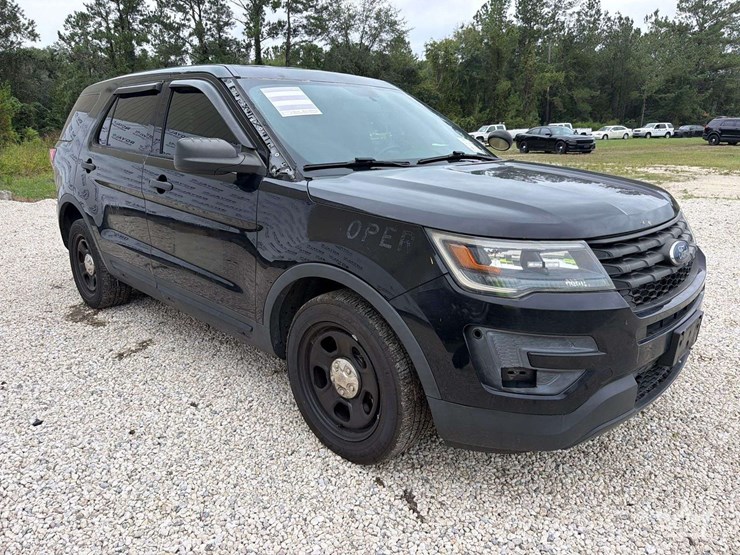 2018-ford-explorer-image-2