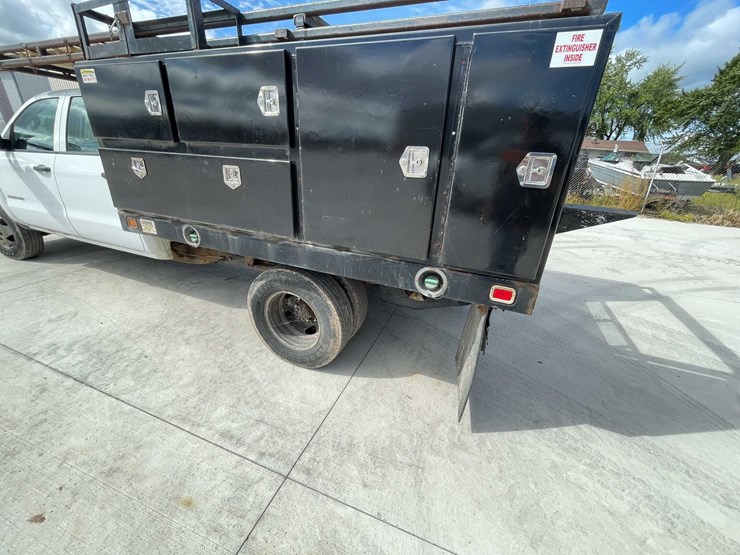 2018-chevrolet-3500-image-24