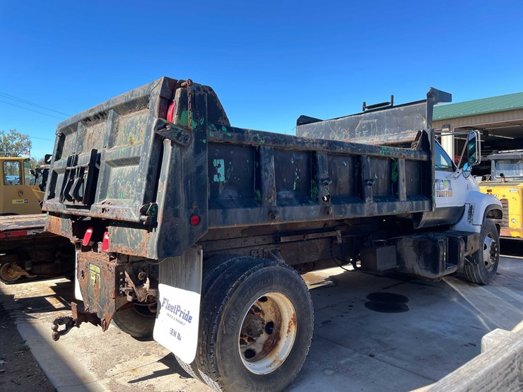 2002-chevrolet-6500-image-3