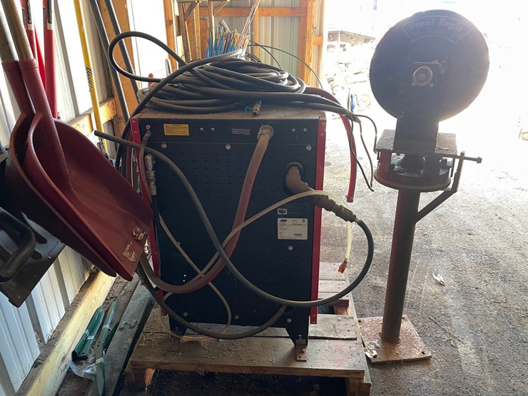 #1847-•-hotsy-cold-water-pressure-washer-and-hose-reel-image-4