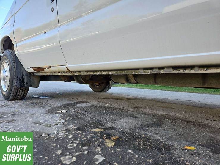 2013-ford-cargo-image-9