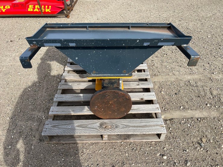 handy-skid-steer-post-pounder-image-6
