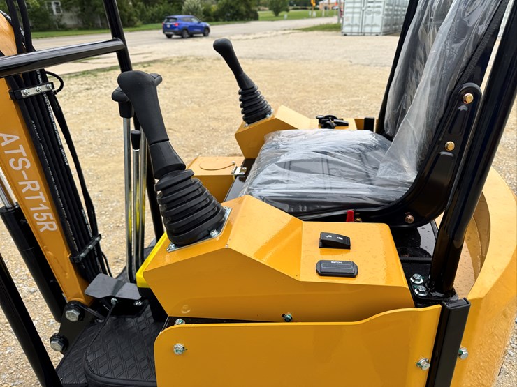 2026-unused-rt15r-z-mini-excavator-...-broken-throttle-see-photos,-can-be-adjusted-manually-image-7