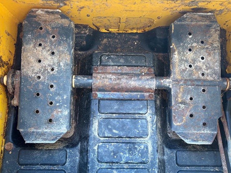 2019-new-holland-l220-image-13
