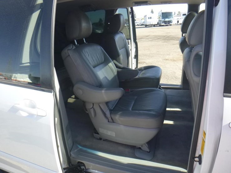 2009-toyota-sienna-image-8