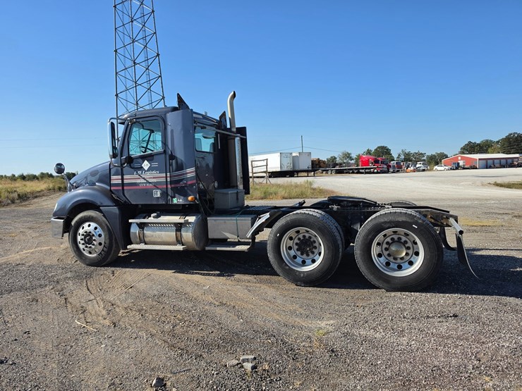 2016-freightliner-columbia-120-image-6