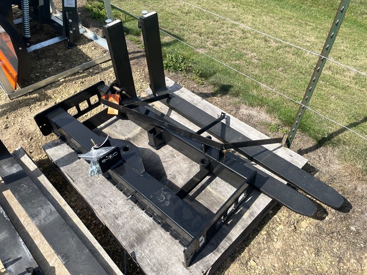#2035-•-wolverine-tractor-grass-fork-attachment-image-3