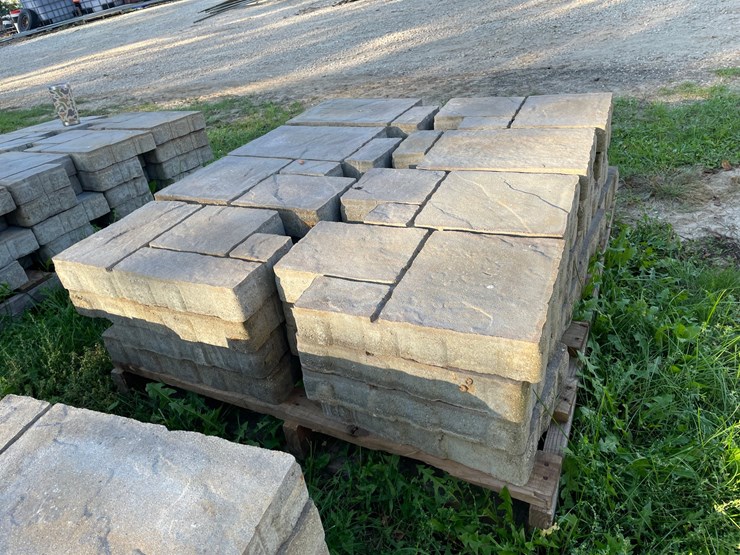 #3188-•-(2)-pallets-of-decorate-concrete-landscape-pavers-image-5