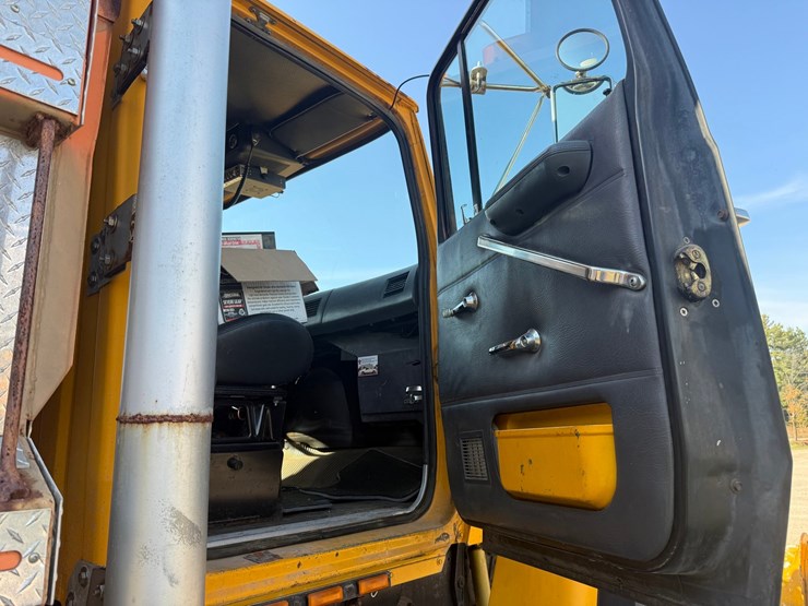 1989-ford-l8000-image-53
