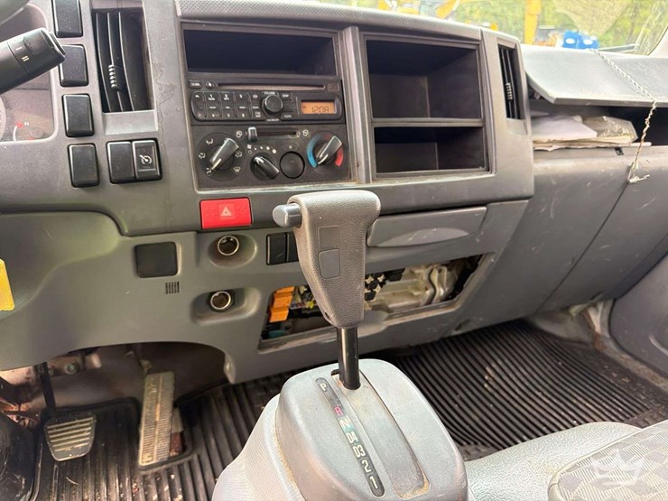2008-isuzu-npr-image-11