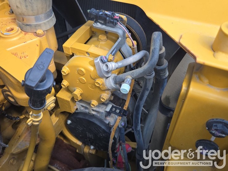 2018-caterpillar-352-image-66