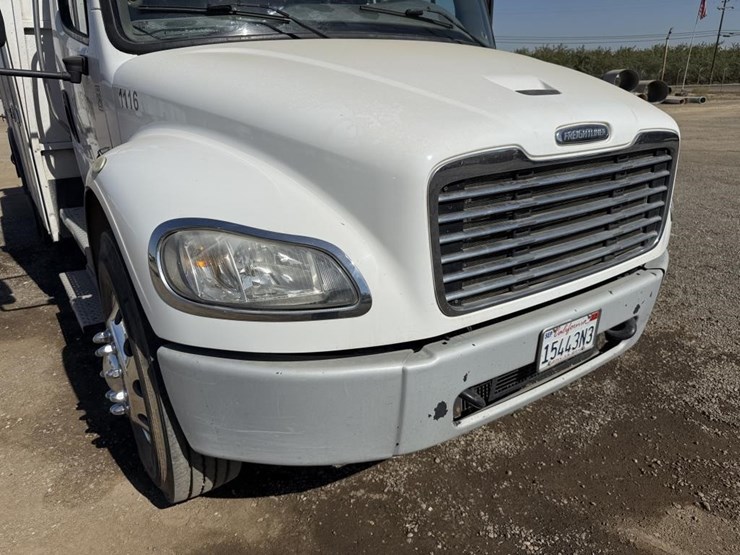 2016-freightliner-mechanics-truck-image-12