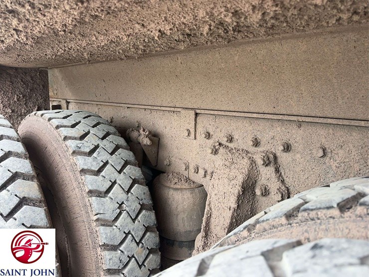 2015-freightliner-114sd-image-16