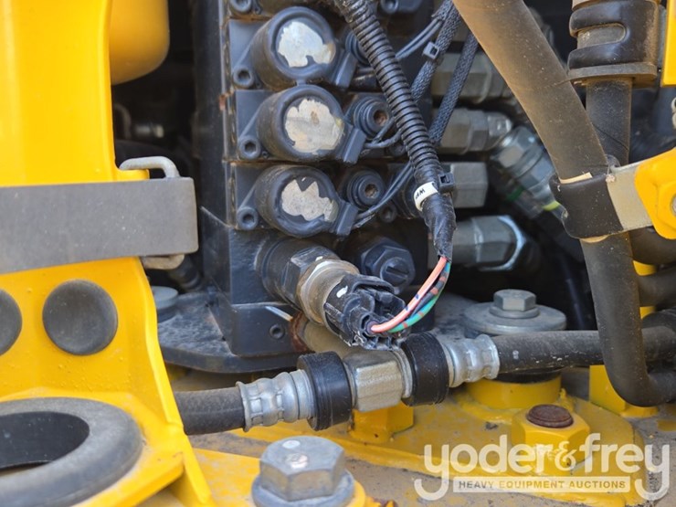 2020-komatsu-d39px-24-image-37