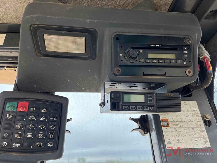 2010-deere-670g-image-18