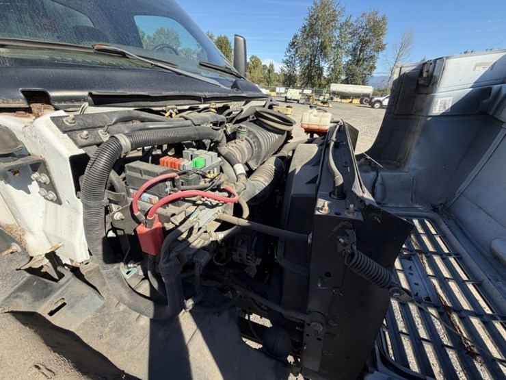 2006-gmc-c6500-chip-truck-image-12
