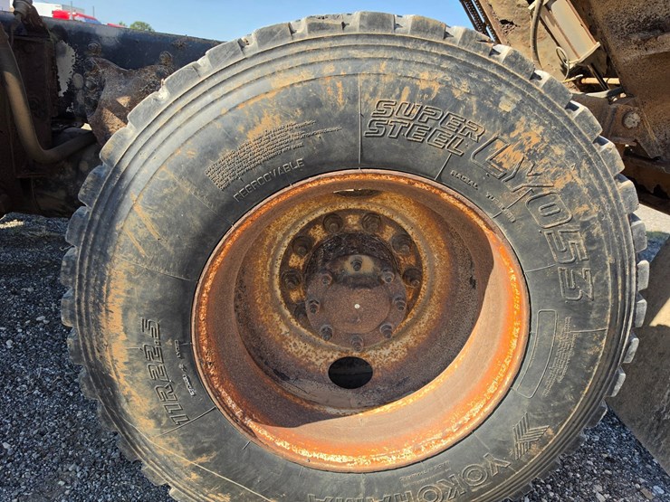 2011-freightliner-m2-106-image-107