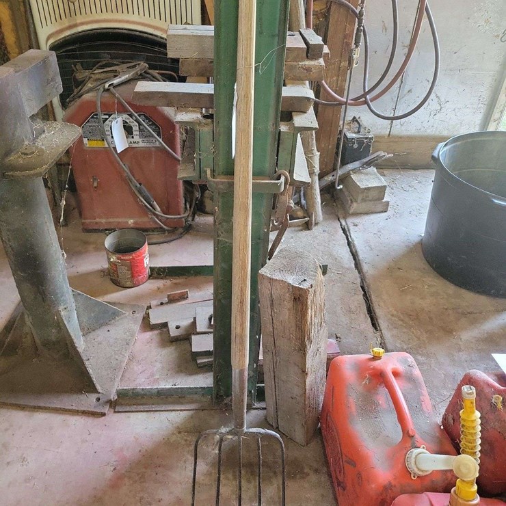 Metal Pitchfork with Wooden Handle
