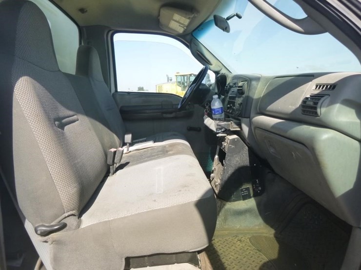 2005-ford-f450-image-18