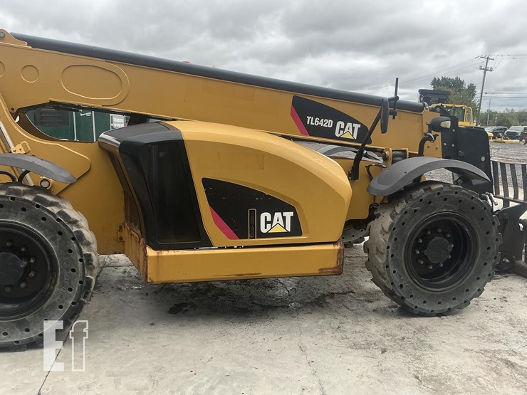 2020-caterpillar-tl642d-image-5