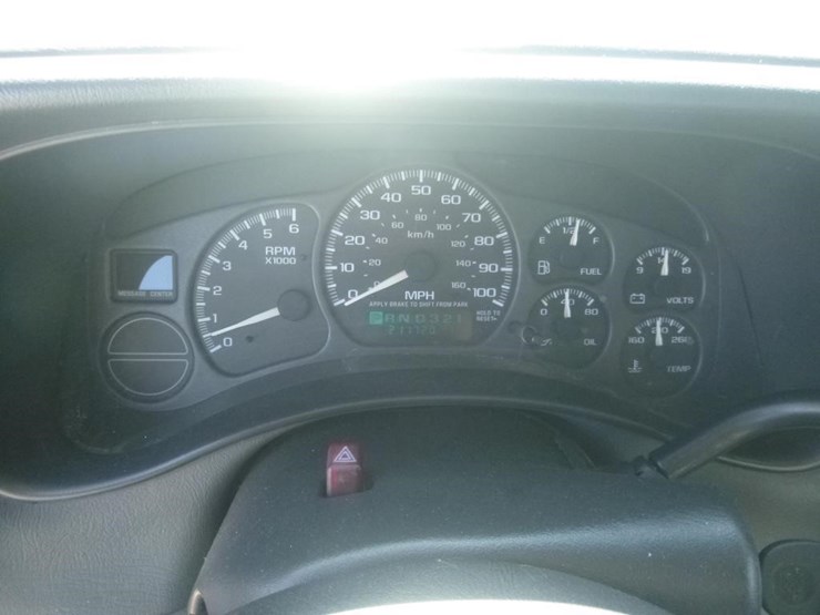 2002-chevrolet-tahoe-image-11