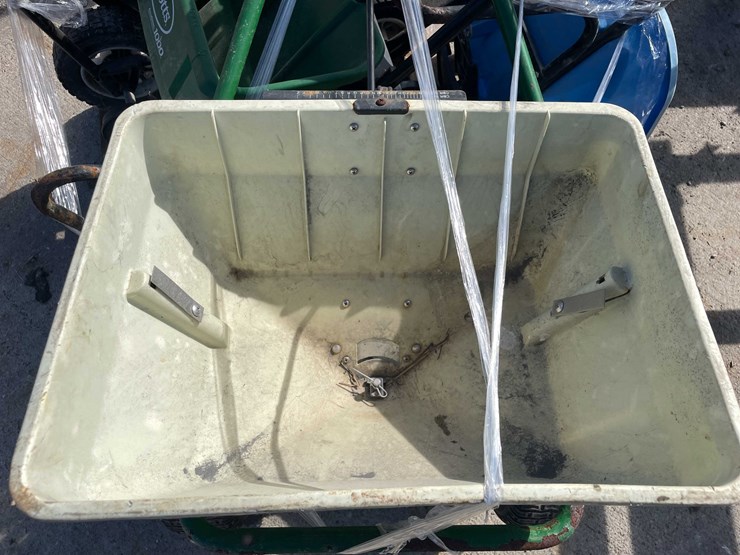 #1830-•-(4)-push-spreaders-image-9