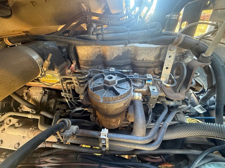 2002-freightliner-fc70-image-10