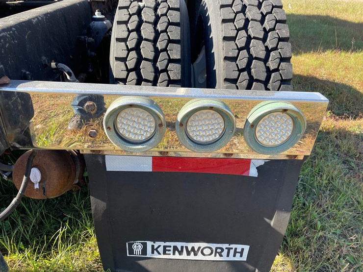 2001-kenworth-w900l-image-38