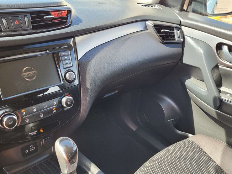 2020-nissan-rogue-image-12