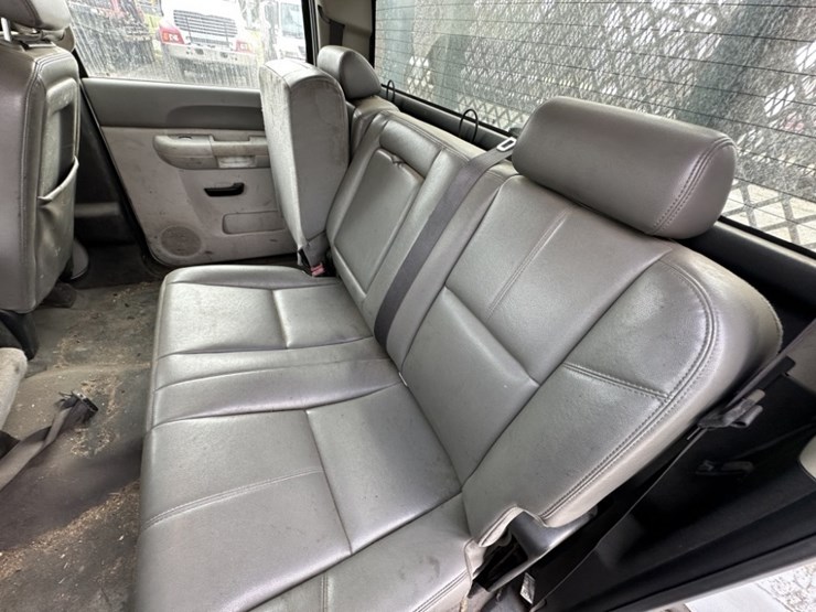 2013-chevrolet-silverado-3500-image-25