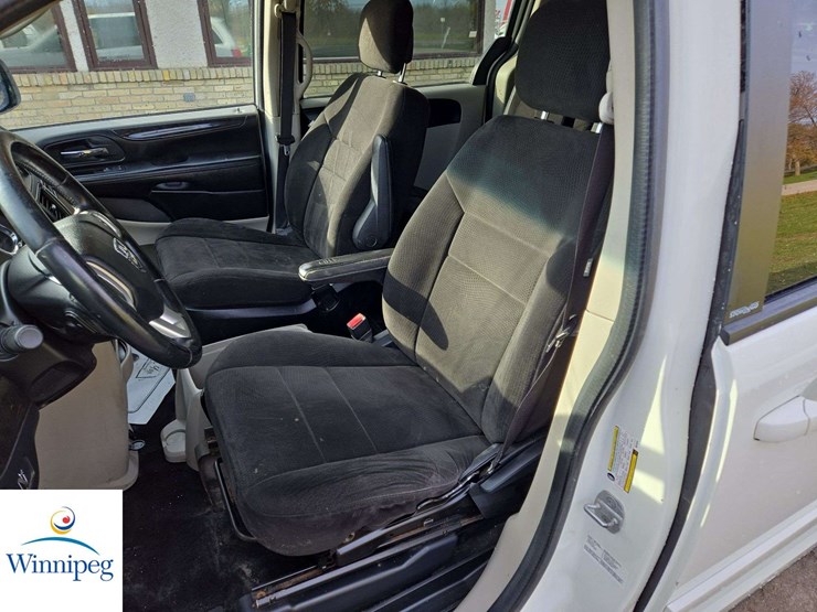 2013-dodge-grand-caravan-se-image-13