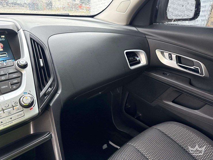 2017-chevrolet-equinox-image-21