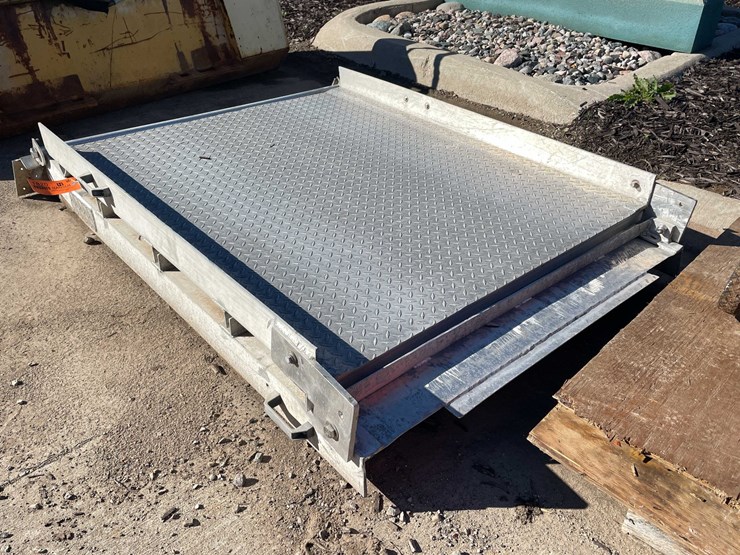 #1820-•-national-fleet-folding-aluminum-sprinter-van-ramp-image-8