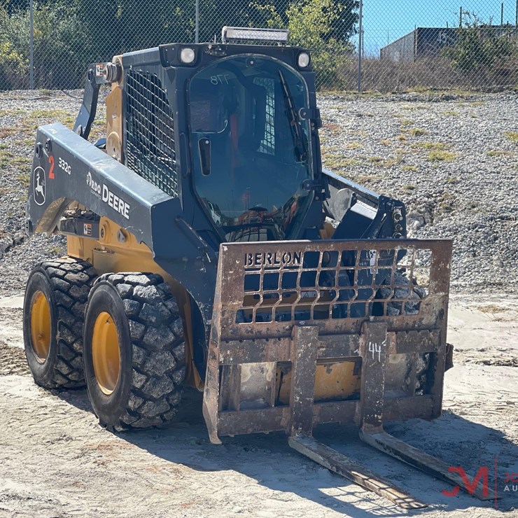 2023 DEERE 332G