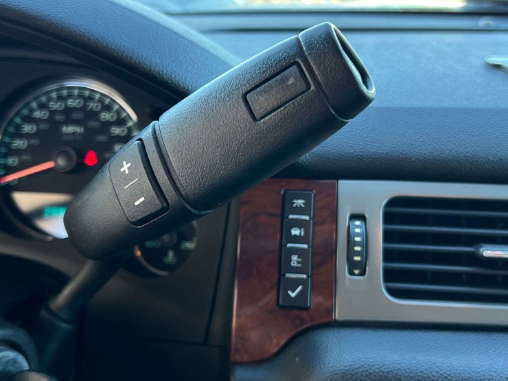 2011-chevrolet-silverado-2500hd-ltz-image-14