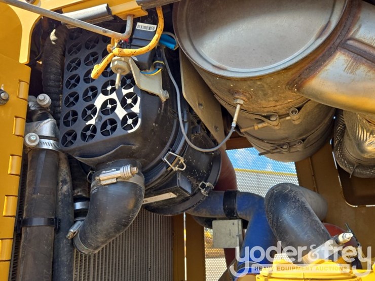 2021-caterpillar-d4-lgp-image-46