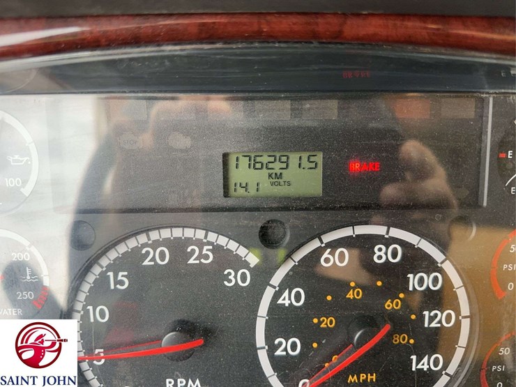 2015-freightliner-114sd-image-28