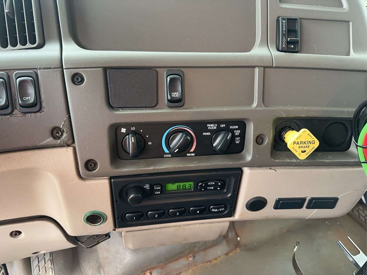 2005-sterling-l8500-image-26