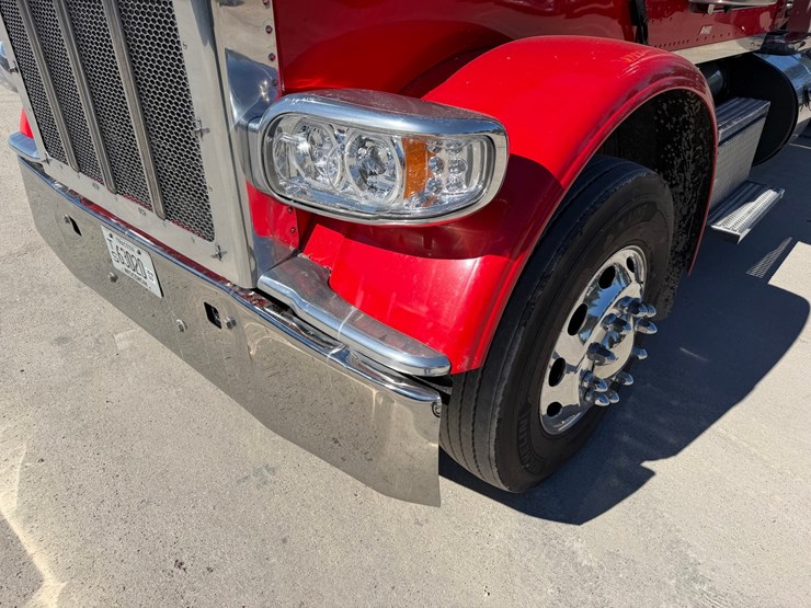 2020-peterbilt-389-image-9
