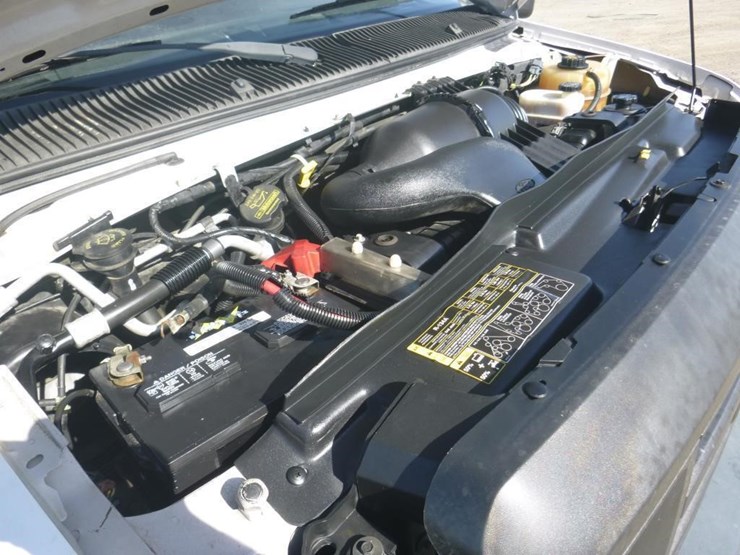 2011-ford-cargo-image-10