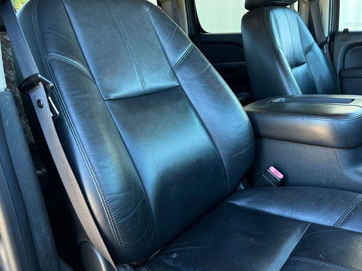 2011-chevrolet-silverado-2500hd-ltz-image-30