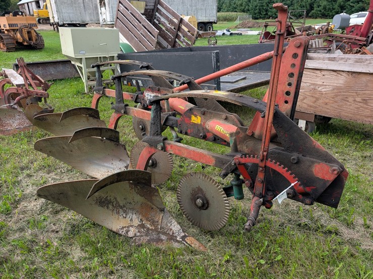 #4061-•-kverneland-3-bottom-plow-image-1
