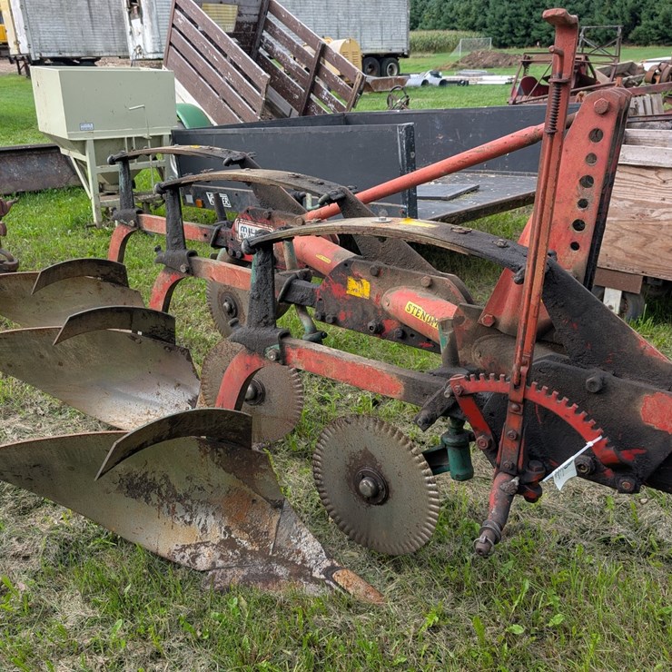 #4061 • Kverneland 3-Bottom Plow