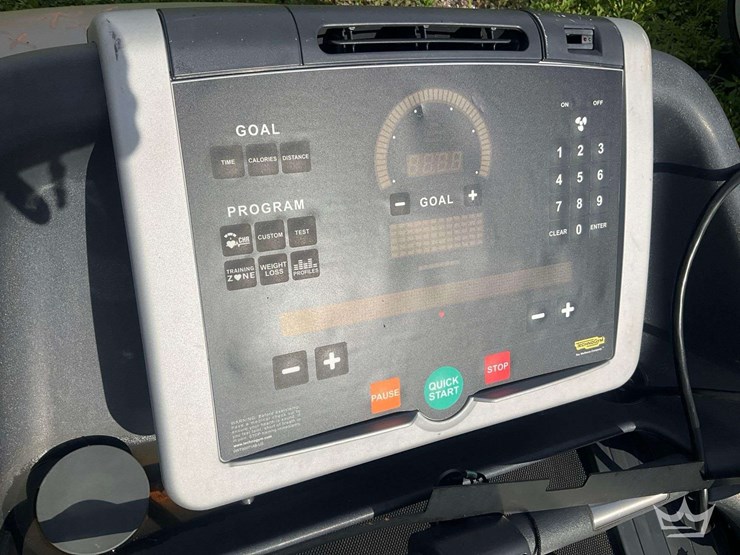 technogym-excite-treadmill-image-4